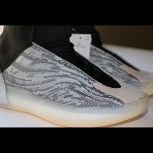 Brand new Yeezy quantum size 7